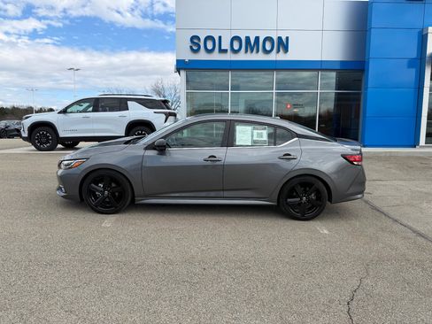 Used 2022 Nissan Sentra SR w/ SR Premium Package image 3