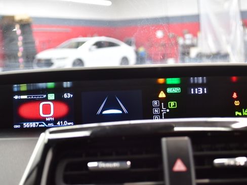 Used 2022 Toyota Prius LE image 28