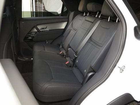 Used 2025 Land Rover Range Rover Sport Dynamic SE image 23