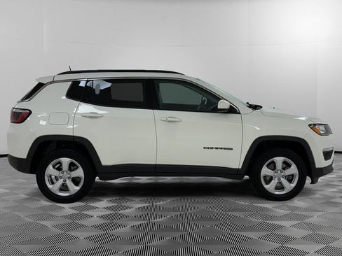 Used 2019 Jeep Compass Latitude w/ Popular Equipment Group AWD/4WD image 6