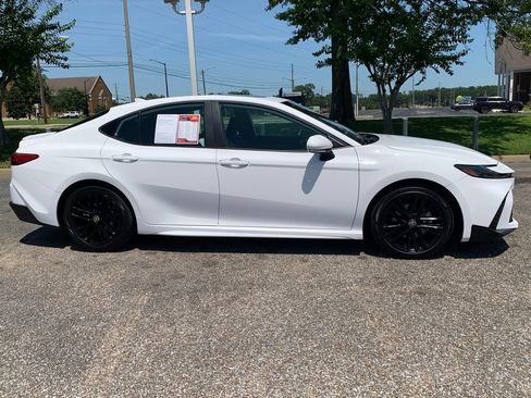 Used 2026 Toyota Camry SE FWD image 2