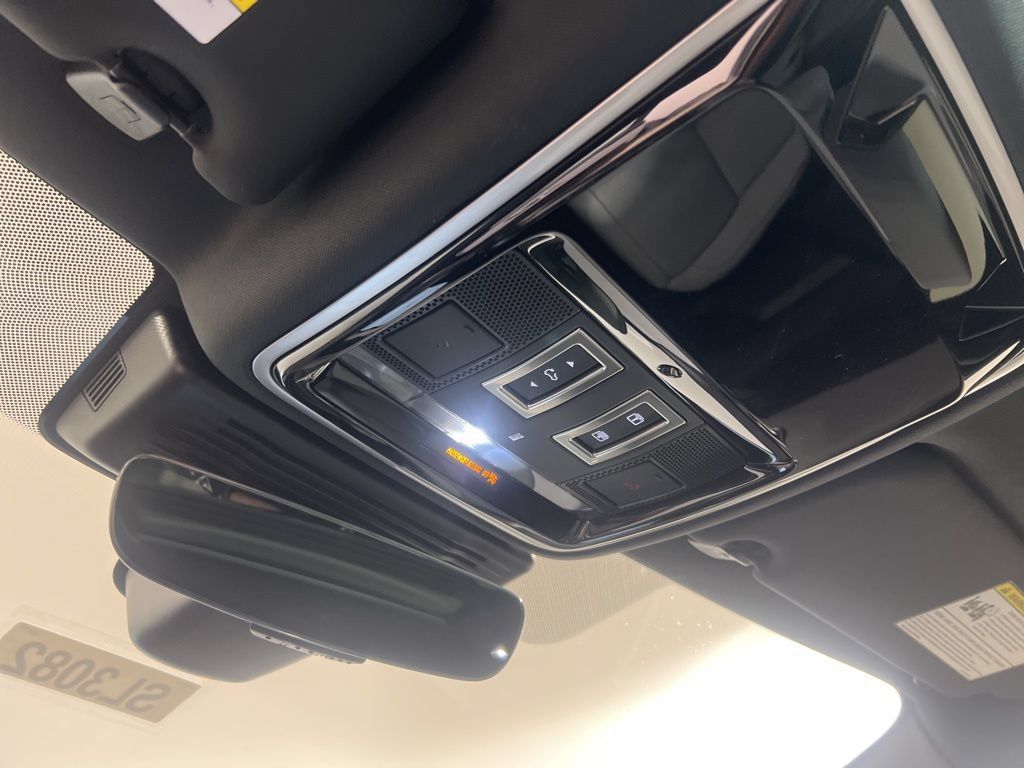 Certified 2026 Land Rover Range Rover Velar Dynamic SE AWD/4WD image 18