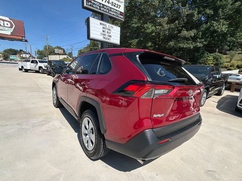 Used 2019 Toyota RAV4 LE FWD image 13