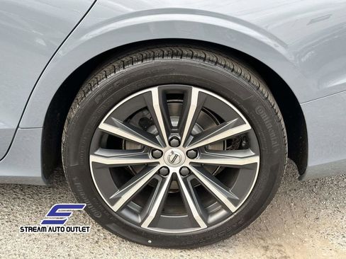 Used 2022 Volvo S60 B5 Inscription image 9