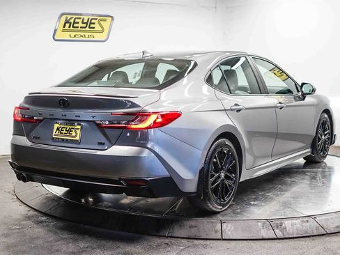 Used 2025 Toyota Camry SE image 4