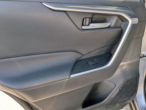 Used 2025 Toyota RAV4 XLE AWD/4WD image 26
