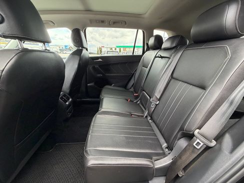 Used 2022 Volkswagen Tiguan SE AWD/4WD image 25