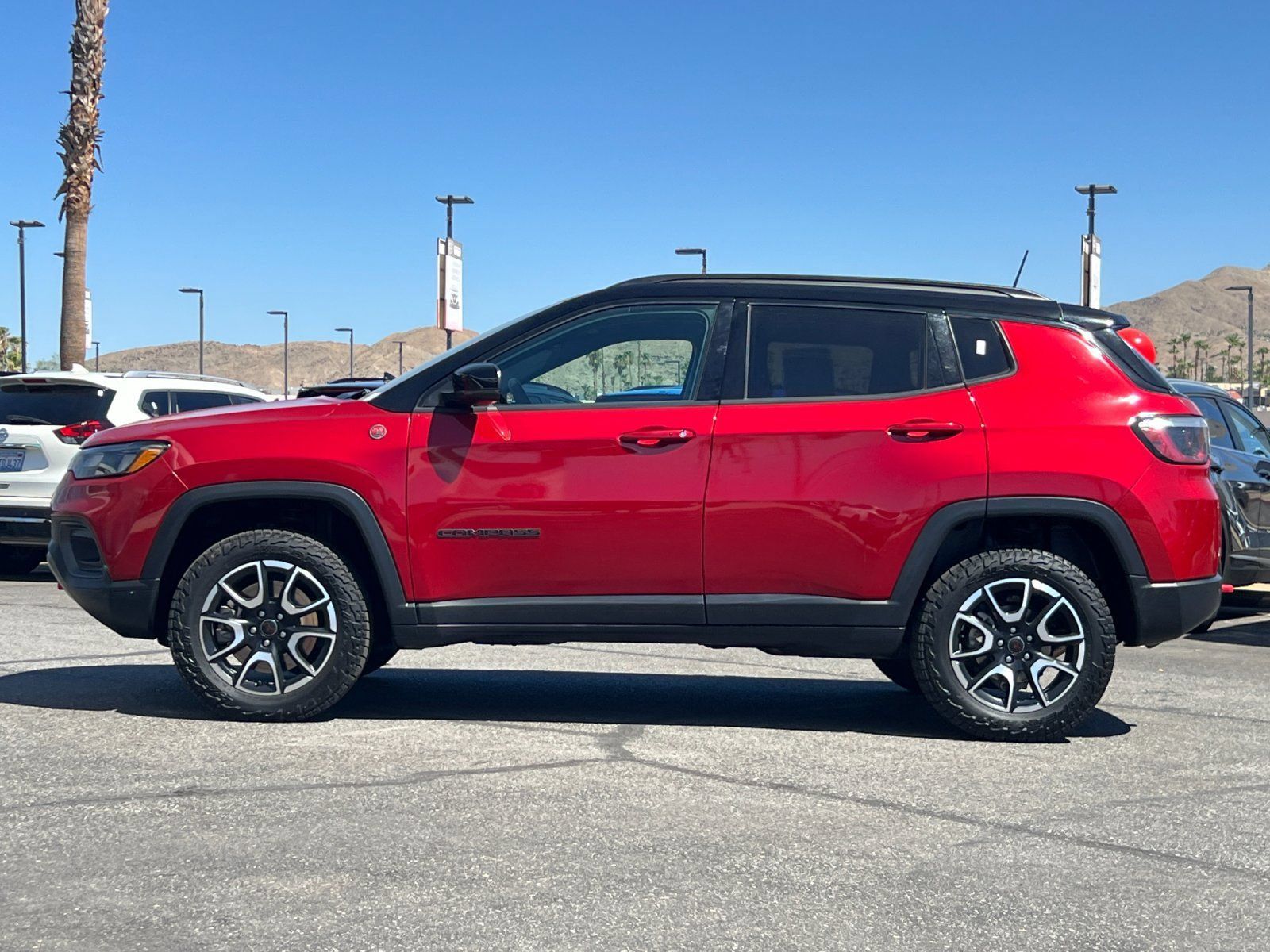 Used 2025 Jeep Compass Trailhawk AWD/4WD image 6