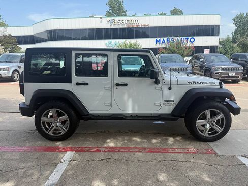 Used 2016 Jeep Wrangler Unlimited Sport w/ Connectivity Group AWD/4WD image 7