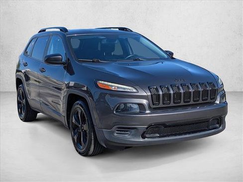 Used 2017 Jeep Cherokee Sport FWD image 3