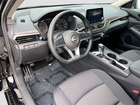 New 2025 Nissan Altima 2.5 SV image 7