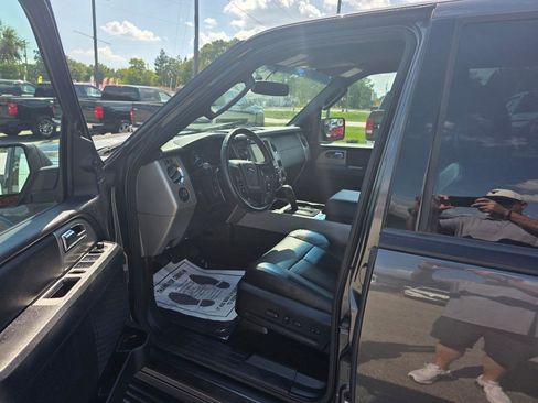 Used 2016 Ford Expedition EL XLT w/ Equipment Group 202A RWD image 5