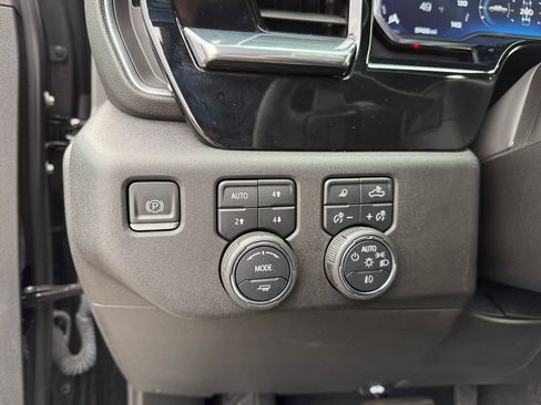 Used 2023 Chevrolet Silverado 1500 High Country image 17