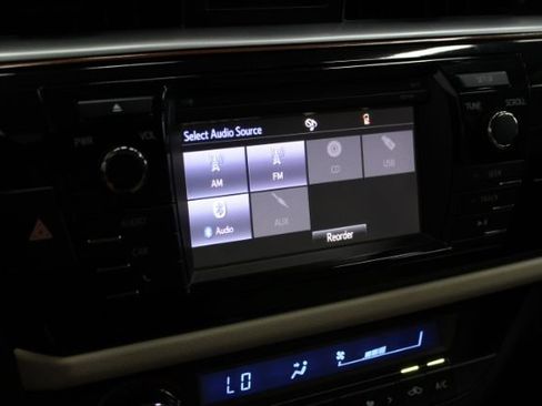 Used 2015 Toyota Corolla LE FWD image 14