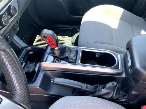 Used 2021 Toyota Tacoma SR5 RWD image 17