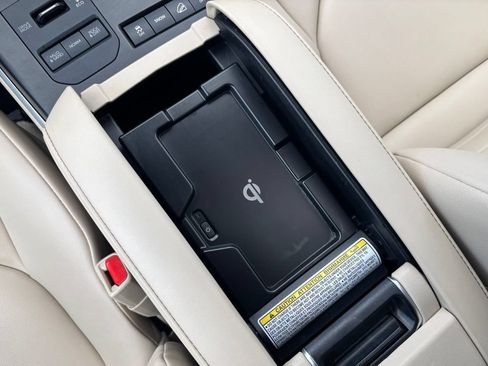 Used 2021 Toyota Highlander XLE AWD/4WD image 10