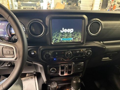 Used 2023 Jeep Wrangler Unlimited Sahara AWD/4WD image 46