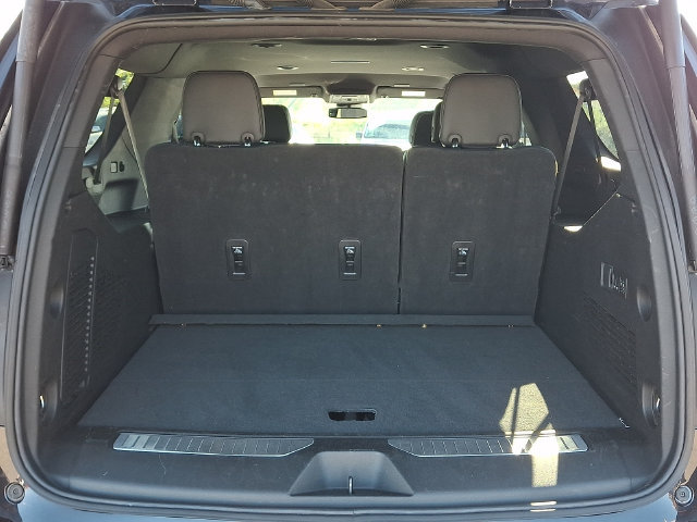 Used 2025 Chevrolet Suburban Premier AWD/4WD image 30