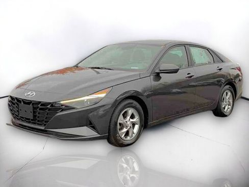 Used 2021 Hyundai Elantra SE image 2