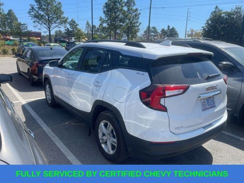 Used 2022 GMC Terrain SLE w/ Driver Convenience Package image 3