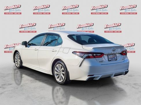 Used 2023 Toyota Camry SE FWD image 3