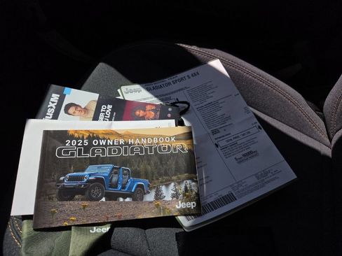 Certified 2025 Jeep Gladiator Sport AWD/4WD image 19