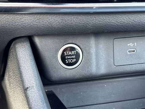 Used 2022 Nissan Rogue S image 30