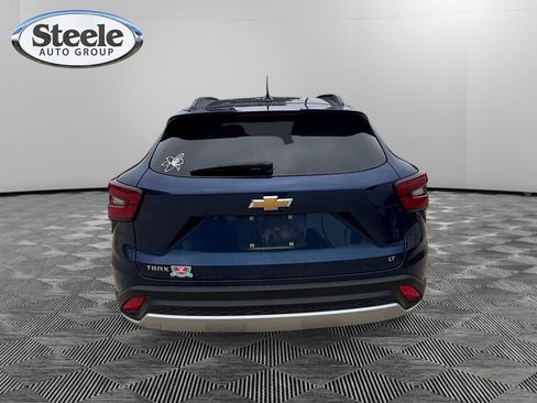 Used 2024 Chevrolet Trax LT FWD image 4