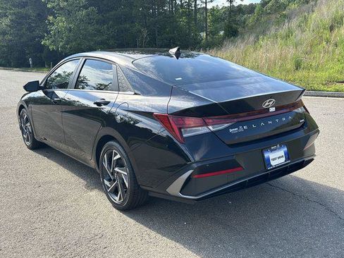 New 2025 Hyundai Elantra Limited image 3