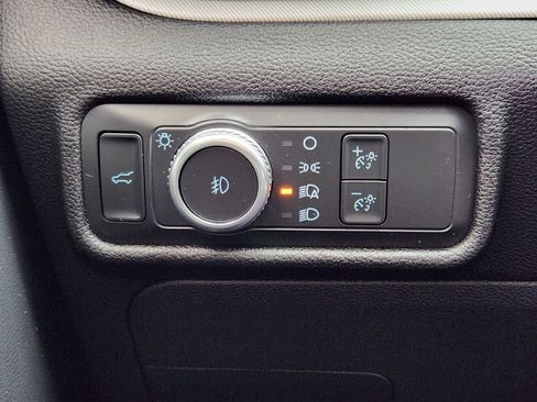 Used 2022 Ford Explorer XLT w/ Equipment Group 202A AWD/4WD image 12