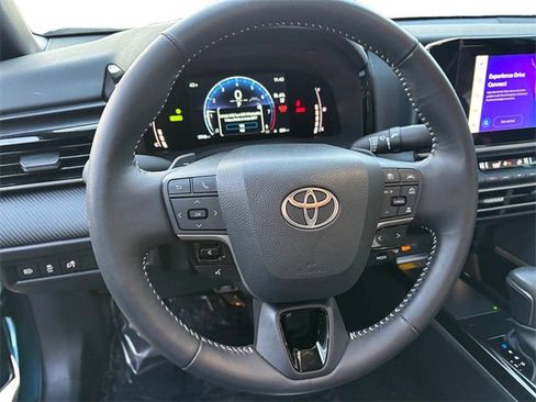 Used 2025 Toyota Camry SE image 15