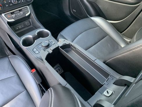 Used 2022 GMC Terrain SLT w/ Infotainment Package II image 22