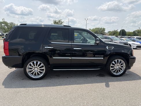 Used 2011 Cadillac Escalade AWD w/ Touring Package image 4