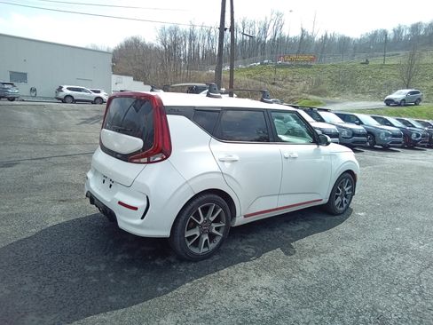 Used 2022 Kia Soul Turbo FWD image 4