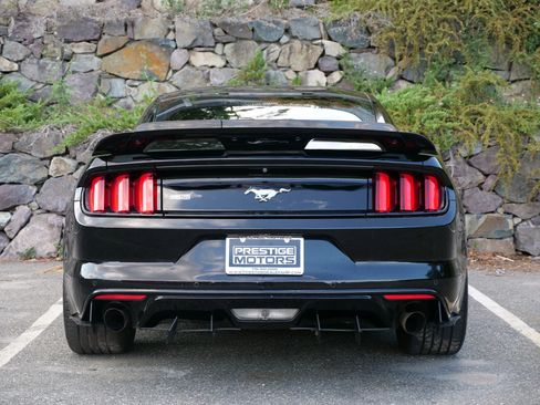 Used 2017 Ford Mustang Coupe RWD image 5