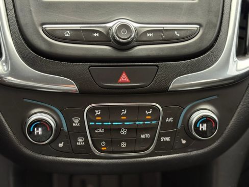 Used 2018 Chevrolet Equinox LT image 22