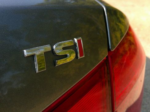 Used 2015 Volkswagen Passat 1.8T Limited Edition image 15