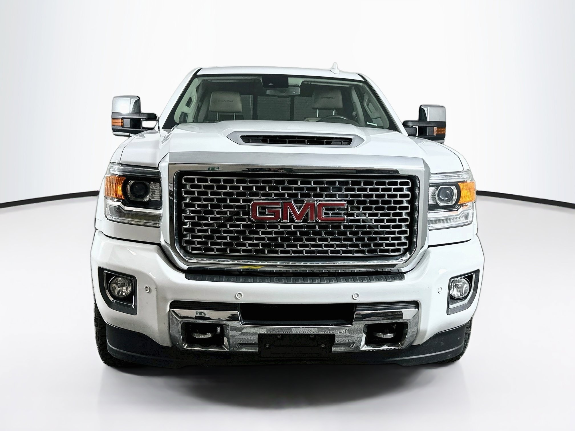 Used 2017 GMC Sierra 2500 Denali w/ Duramax Plus Package AWD/4WD image 2