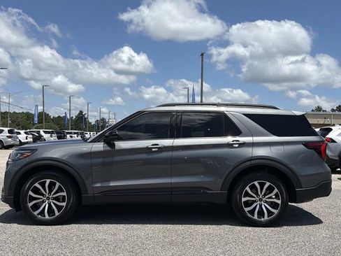 Used 2025 Ford Explorer ST-Line AWD/4WD image 12