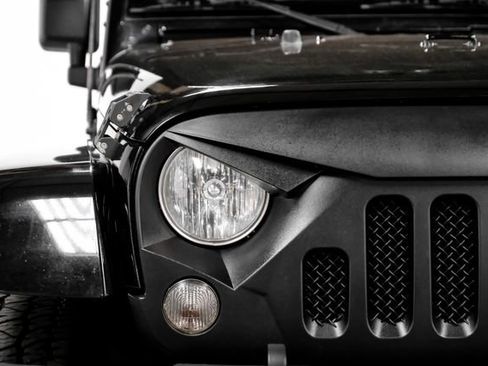 Used 2018 Jeep Wrangler Unlimited Sahara w/ Connectivity Group image 42