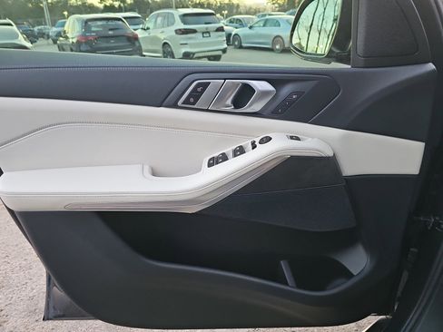 Used 2022 BMW X5 sDrive40i w/ Premium Package image 29