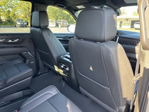 Used 2023 GMC Yukon Denali image 32