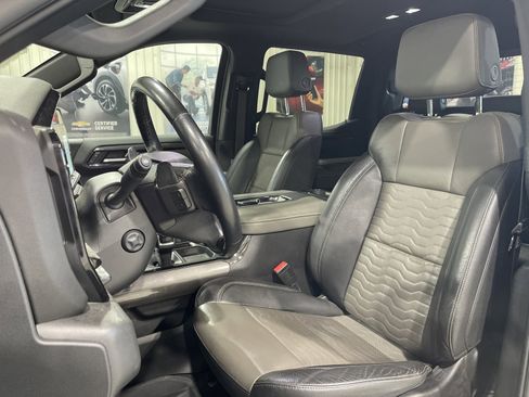 Used 2022 Chevrolet Silverado 1500 ZR2 w/ Technology Package image 38