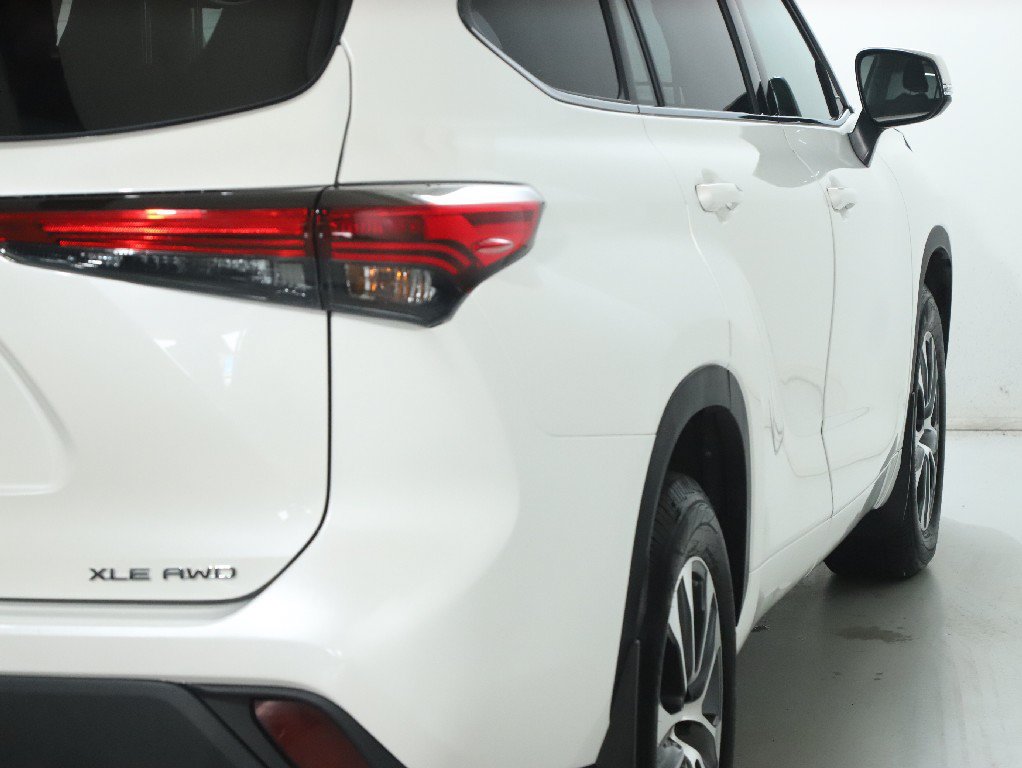 Used 2021 Toyota Highlander XLE AWD/4WD image 48