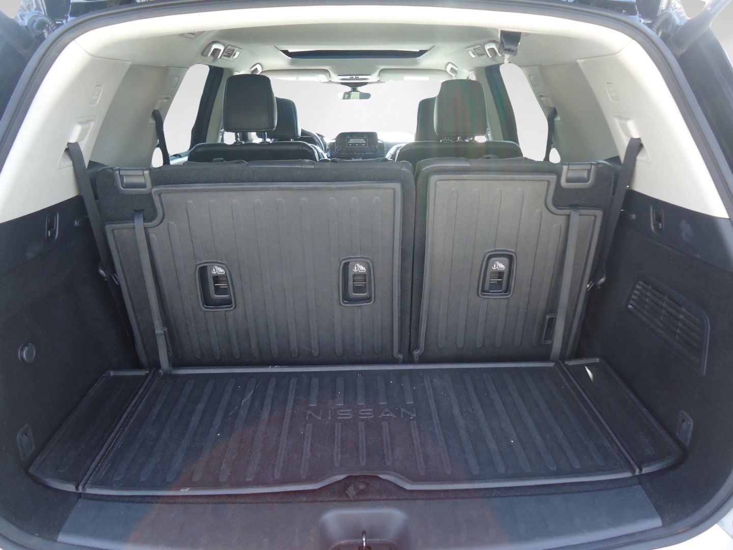 Used 2023 Nissan Pathfinder Platinum AWD/4WD image 36