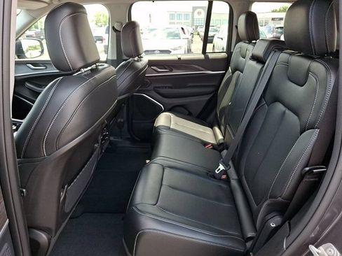 Certified 2023 Jeep Grand Cherokee Limited w/ Luxury Tech Group II AWD/4WD image 13