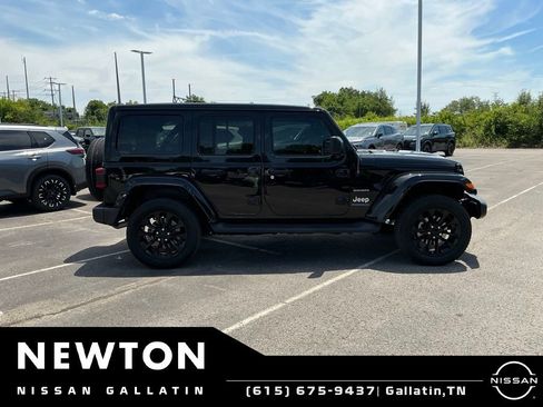 Used 2023 Jeep Wrangler Unlimited Sahara w/ Cold Weather Group AWD/4WD image 9