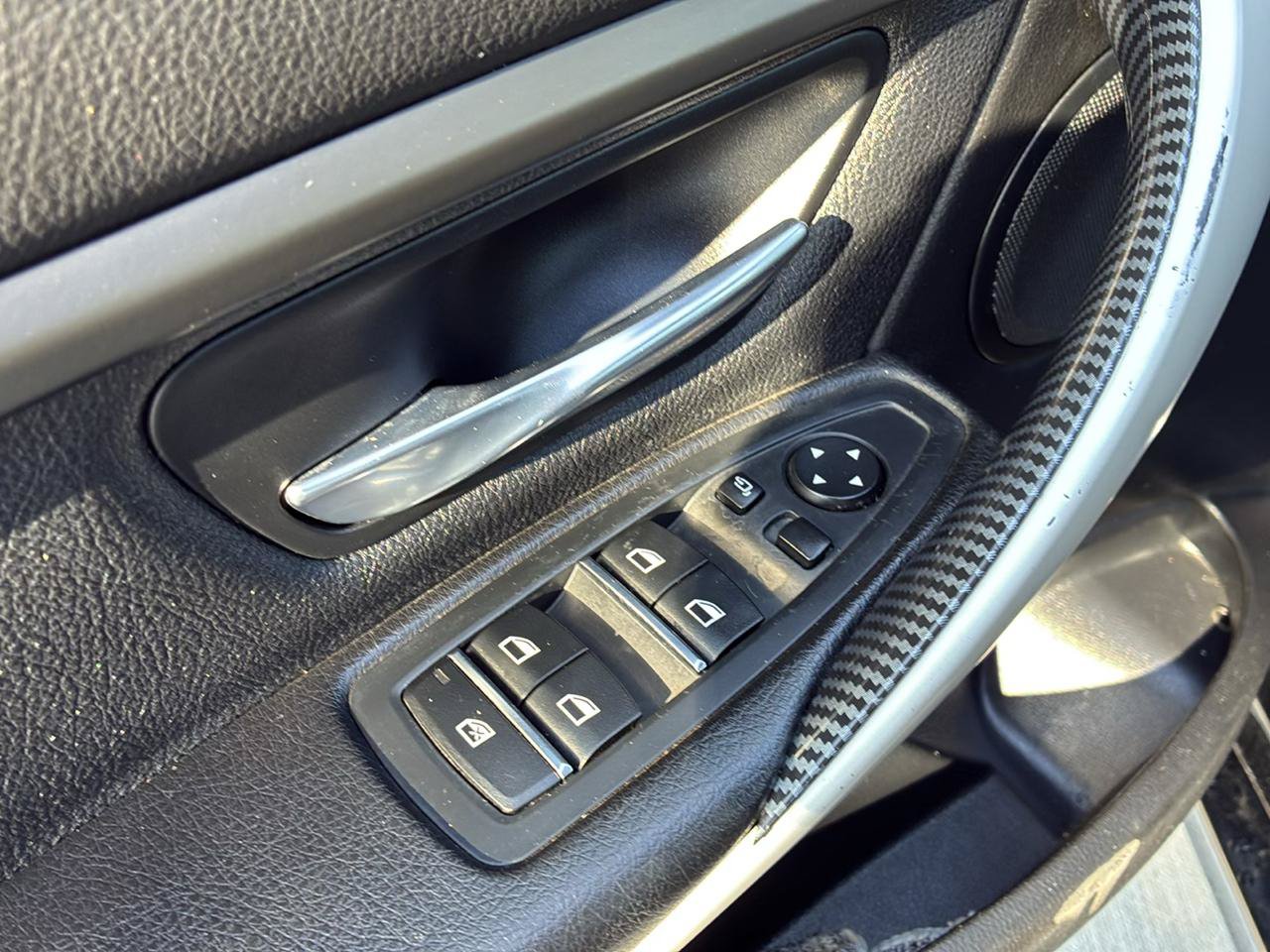 Used 2018 BMW 320i xDrive Sedan w/ Convenience Package AWD/4WD image 25