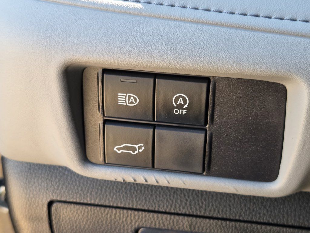 Used 2023 Toyota Highlander XLE FWD image 25