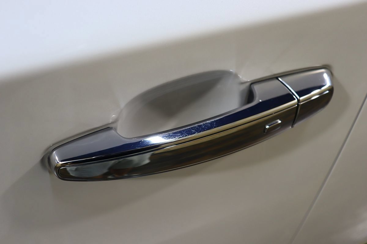 Used 2023 Chevrolet Traverse Premier FWD image 17